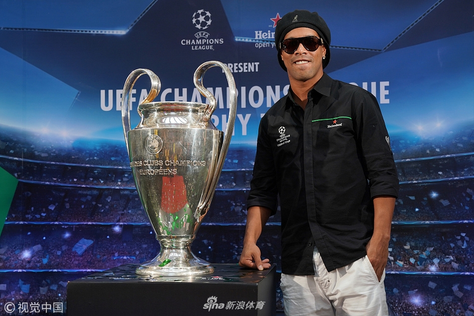 瓦伦西亚训练开放日，关键时刻调整名单引欢呼，欧冠在即，细节决定成败(瓦伦西亚欧冠亚军)-爱游戏娱乐